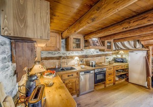 Chalet, 50m from ski slopes, view mountain, terrace, fireplace or stove, tv, ski locker, 130m²