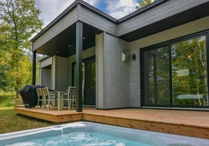 Chalet at Bel Air Tremblant Ideal for a family (4 children) Private Jacuzzi Bbq