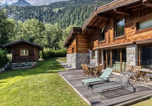 Chalet Entre Nous: charming three bedroom chalet in an idyllic location