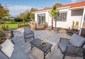 Chalet in Goedereede near North Sea Beach