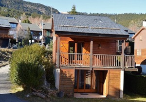 Chalet in Les Angles Center with Wifi, Barbecue, and Near Slopes