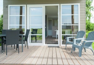 Chalet with covered terrace, near North Sea