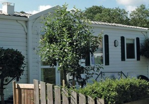 Chalet with a microwave, near Wadden Sea