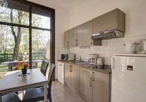 Chalets confortables au bord d'un étang avec terrasse, jardin et nombreuses activités. - FR-1-496-78