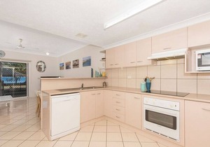 Champagne Apartment 2 - Spacious ground floor apartment with beautiful views of Geoffrey Bay