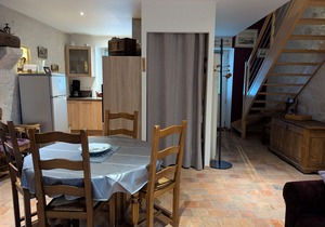 Charming Cottage Near Loire Castles: Cozy Living, Pet-Friendly, Wi-Fi, Outdoor Area
