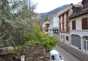 Charming 1BR Apartment with Balcony in Central Luchon, Near Thermal Spa