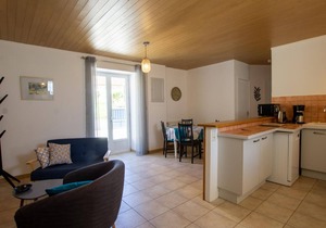 Charming 2BR Cottage in Dordogne Village with Modern Amenities and Private Courtyard
