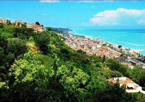 Charming and comfortable house between mountains and beaches. Welcome Pets
