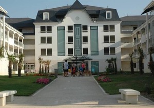 Charming apartment with dishwasher located at a golf course