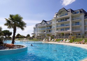 Charming apartment with dishwasher located at a golf course