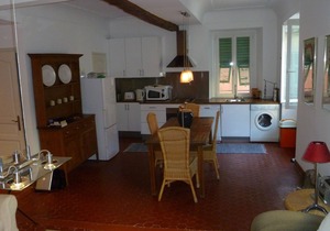 Charming apartment on the Cours Saleya, vieux Nice. 200 meters from the beach!