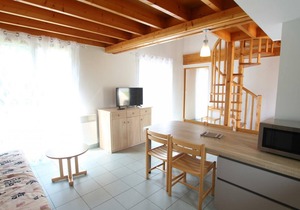 Charming Beachside House: Terrace, Pet-Friendly, Near GR223, with Wifi & Baby Equipment