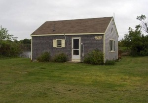 Charming Block Island Cottage with Pond