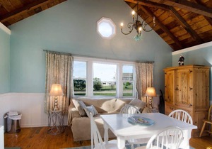 Charming Block Island Cottage with Pond