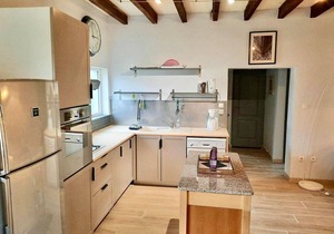 Charming Cottage near Loire River with Garden, Covered Terrace & Easy Access to Saumur Attractions