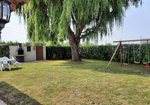 Charming Cottage near Loire River with Garden, Covered Terrace & Easy Access to Saumur Attractions