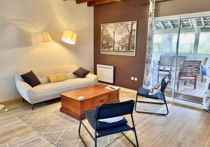 Charming Cottage near Loire River with Garden, Covered Terrace & Easy Access to Saumur Attractions