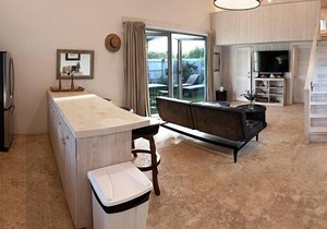 Charming Cottage Walk to Beach and Pool. Resort Privileges