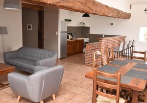 Charming Cottage with Pool, Large Garden, and Family Amenities in Peaceful Countryside