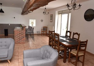 Charming Cottage with Pool, Large Garden, and Family Amenities in Peaceful Countryside