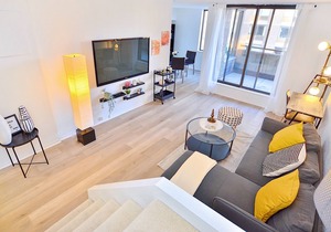 Charming Duplex 2 bedroom Downtown Montreal w/Netflix +Workspace+ Balcony +View