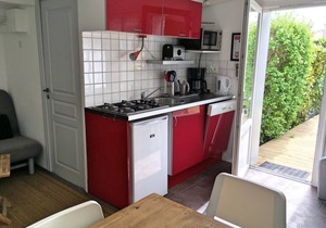 Charming eco-friendly cottage with terrace, a stone's throw from the ocean
