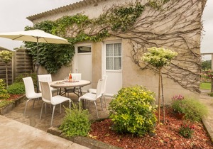 Charming Farmhouse with Pool, Garden, and Play Areas in Vallons-de-l'Erdre