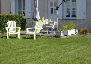 Charming Countryside Retreat with Heated Pool and Fireplace, Ideal for Nature Lovers!