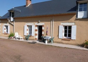 "Charming Renovated Farmhouse with Bikes in Peaceful Hamlet"