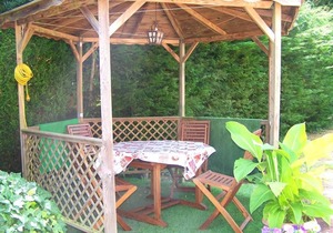 "Charming Renovated Farmhouse with Bikes in Peaceful Hamlet"
