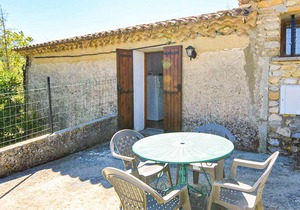 Charming cottage, centrally located in the village of Bédoin.