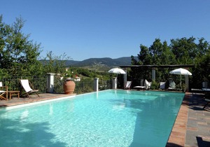 Charming holiday home in Montecarelli with pool