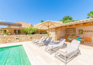 Charming luxury villa with large pool, free WiFi, in rural location