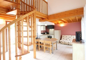 Charming Seaside Cottage: 3 BR, Terrace, Wi-Fi, Pet-Friendly, Near Dunes & Hiking in La Hague