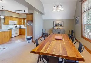Charming spacious condo w/access to shared pool
