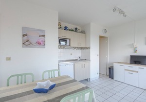 Châtelaillon-Plage: Sea view apartment for 2 with pool