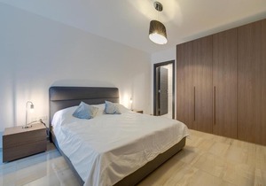 Chic 2BR Apartment, Ideal Location