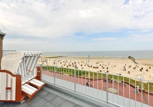 Chic apartment on the North Sea beach with top sea view, balcony and beach chair! -