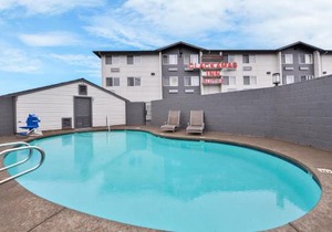 Clackamas Inn and Suites