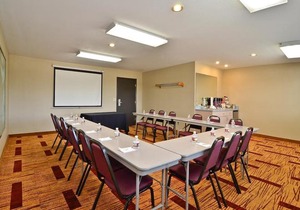 Clackamas Inn and Suites