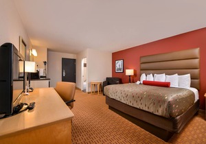 Clackamas Inn & Suites