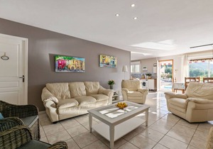 Classy Villa in Roquebrun with Swimming Pool