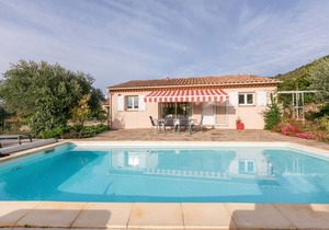 Classy Villa in Roquebrun with Swimming Pool