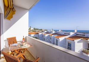 Clube do Monaco Cozy Sea View 1-bed Apartment in Heart of Town