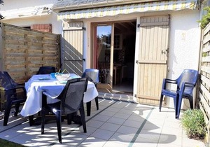 Coastal Getaway with Pool, Tennis & Beach Nearby