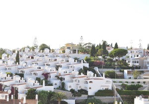 Colina Verde C Lote 3, A Stunning Townhouse With Shared Pool Close to Beach/Town