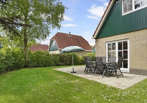 Comfort 4-person bungalow in the holiday park Landal Hunerwold State