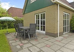 Comfort 6-person bungalow in the holiday park Landal Hunerwold State