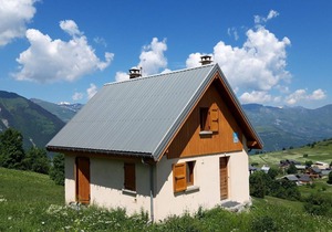 Comfortable 2* chalet with pellet stove and garden, pet-friendly